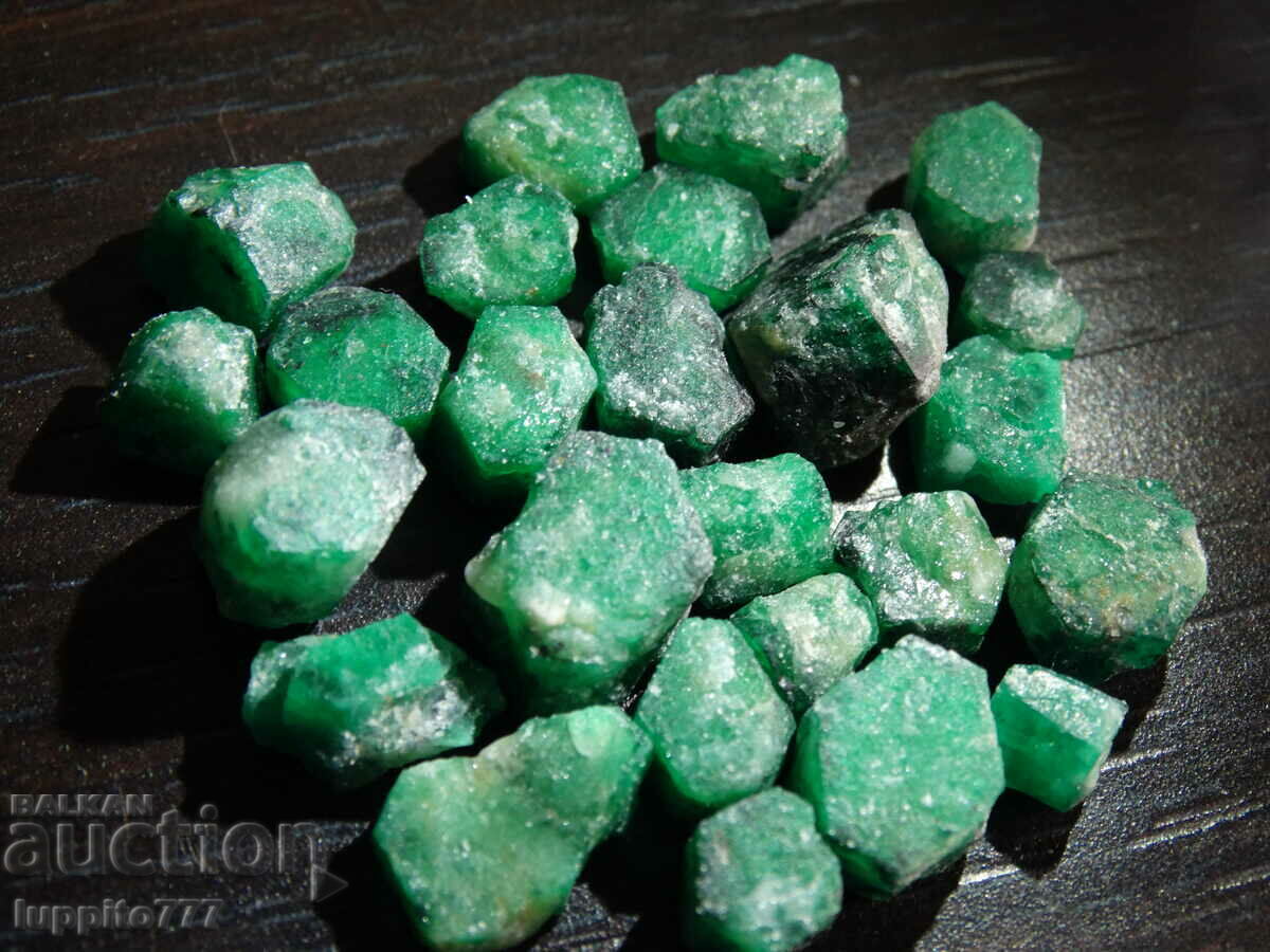 natural emerald beryl on matrix unique lot 64.75 carats - 5 natural emerald beryl on matrix unique lot 64.75 carats - 5