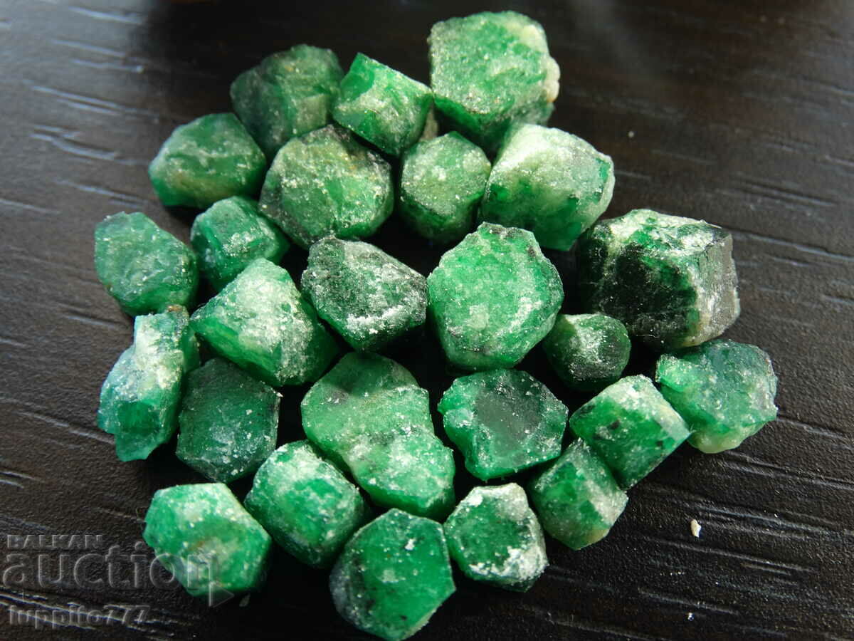 natural emerald beryl on matrix unique lot 64.75 carats - 6 natural emerald beryl on matrix unique lot 64.75 carats - 6