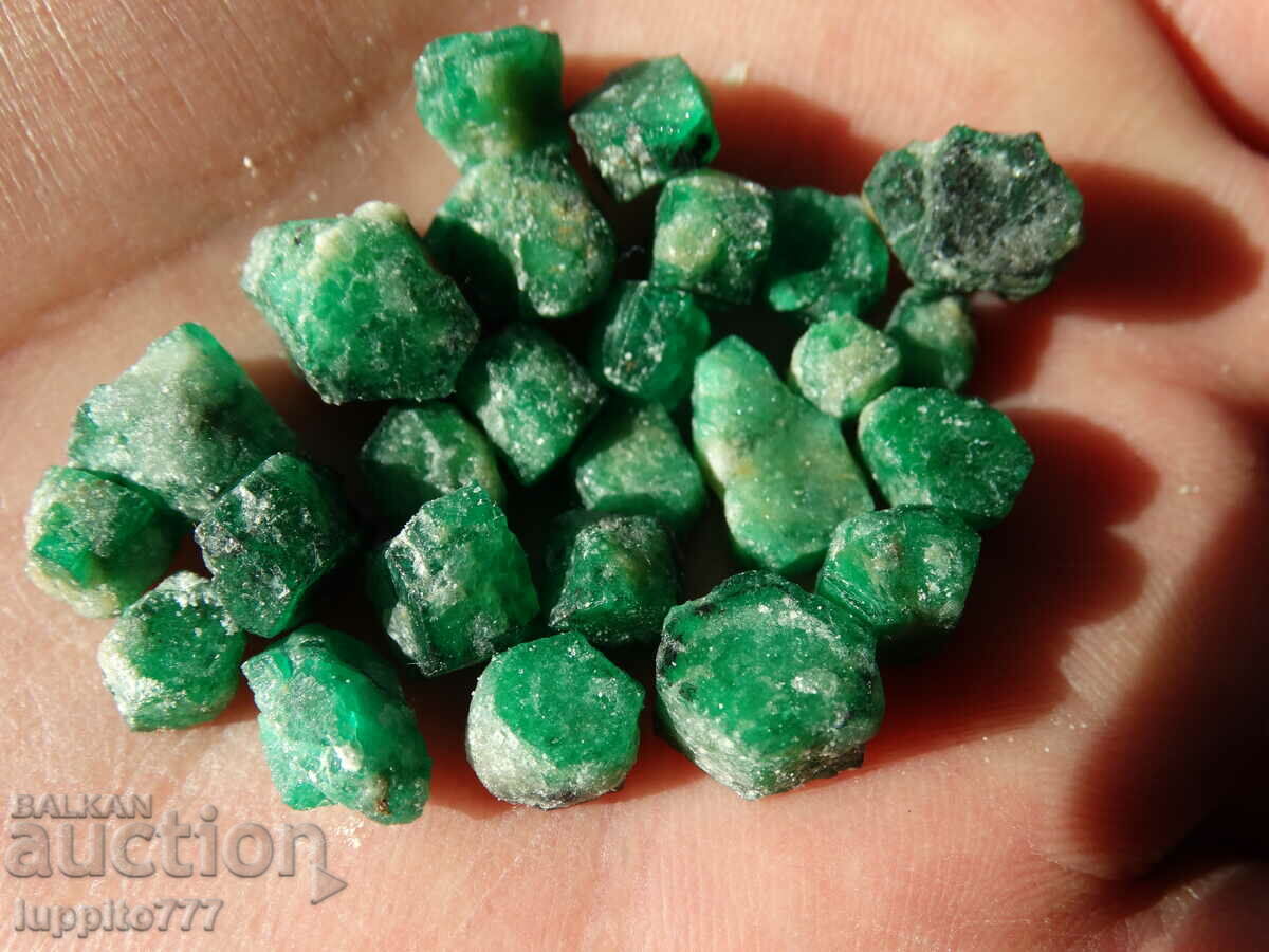 natural emerald beryl on matrix unique lot 64.75 carats - 7 natural emerald beryl on matrix unique lot 64.75 carats - 7