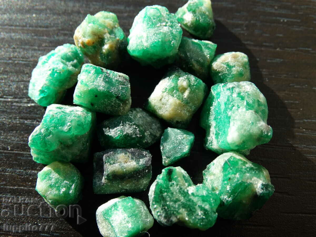 Delivery of natural emerald beryl on matrix unique lot 117.05 carats