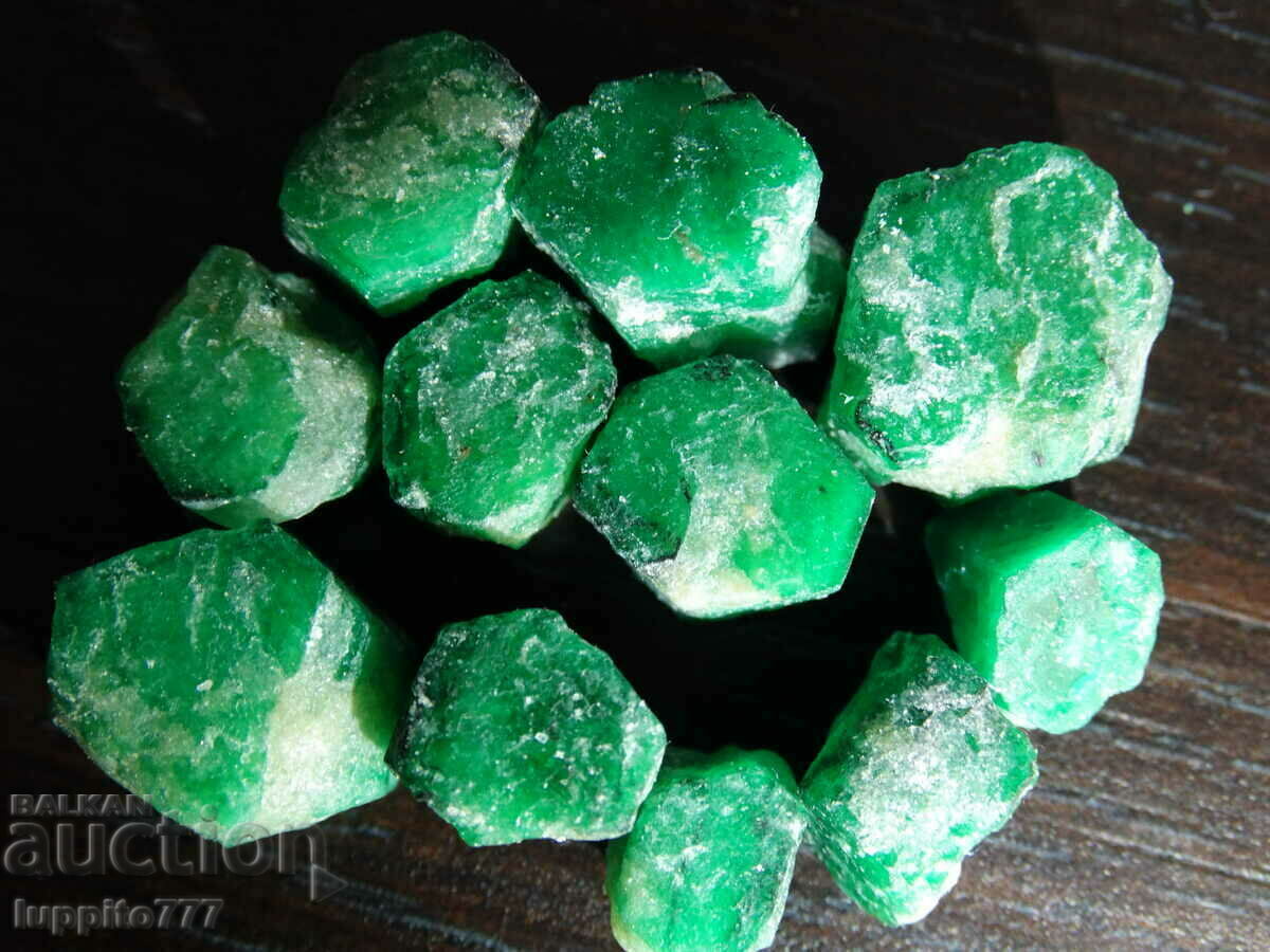 Delivery of natural emerald beryl on matrix unique lot 73.10 carats