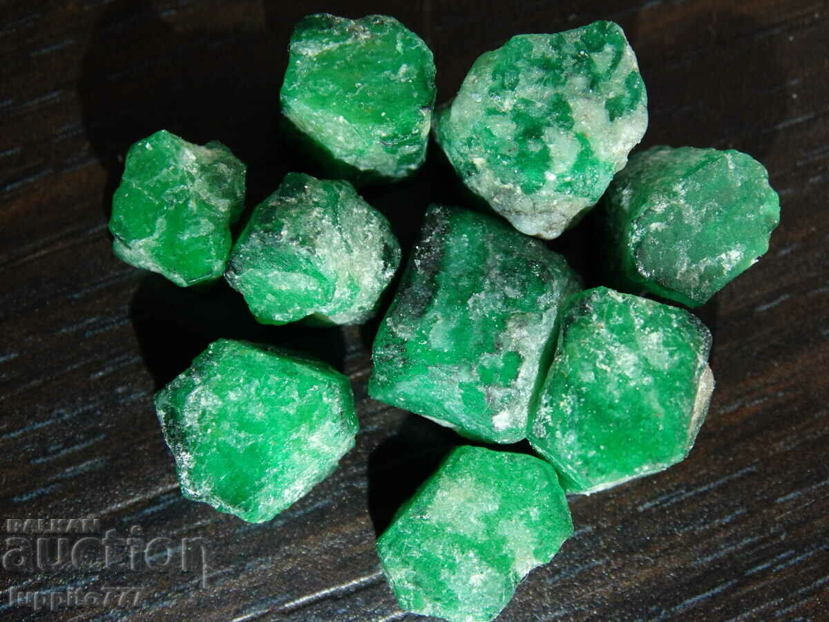 Delivery of natural emerald beryl on matrix unique lot 79.75 carats Delivery of natural emerald beryl on matrix unique lot 79.75 carats