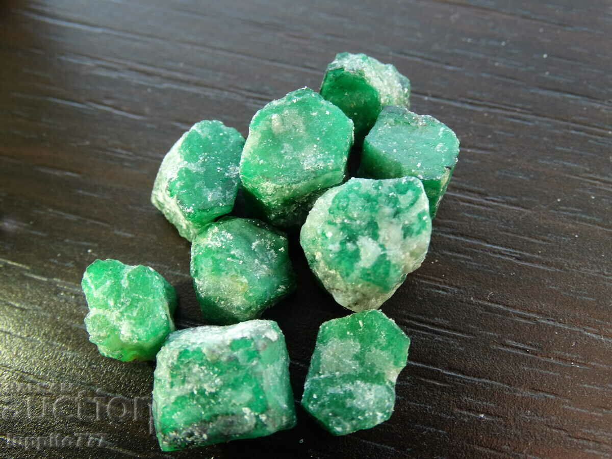 natural emerald beryl on matrix unique lot 79.75 carats - 6 natural emerald beryl on matrix unique lot 79.75 carats - 6