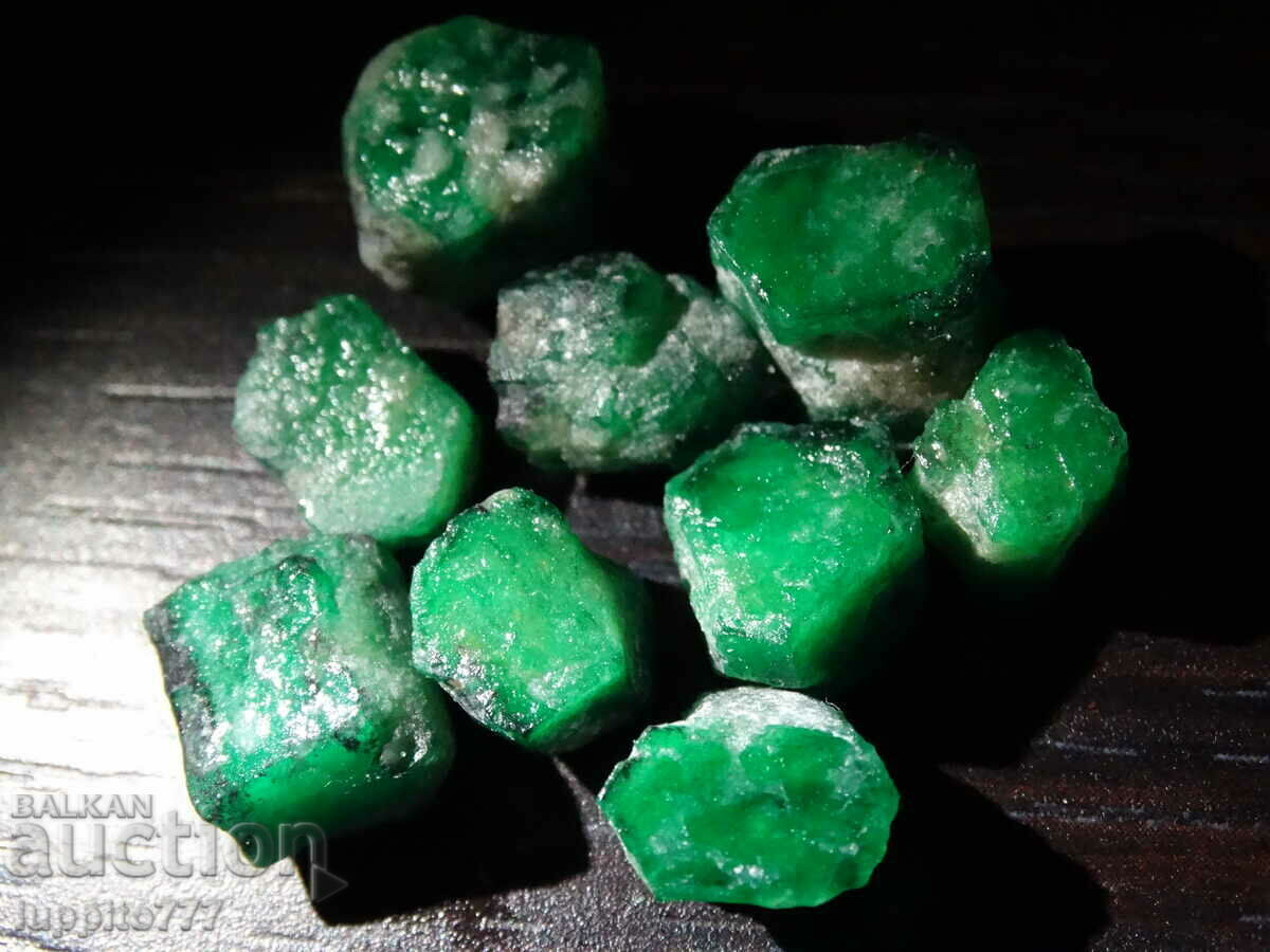 natural emerald beryl on matrix unique lot 79.75 carats - 7 natural emerald beryl on matrix unique lot 79.75 carats - 7