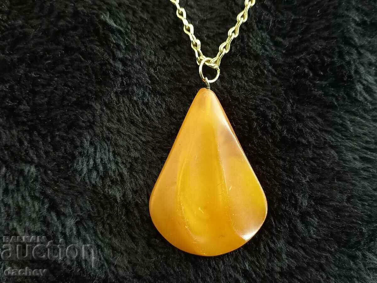 Δημοπρασία Επιχρυσωμένο κολιέ με κεχριμπάρι μενταγιόν λαϊκό κόσμημα Δημοπρασία Επιχρυσωμένο κολιέ με κεχριμπάρι μενταγιόν λαϊκό κόσμημα