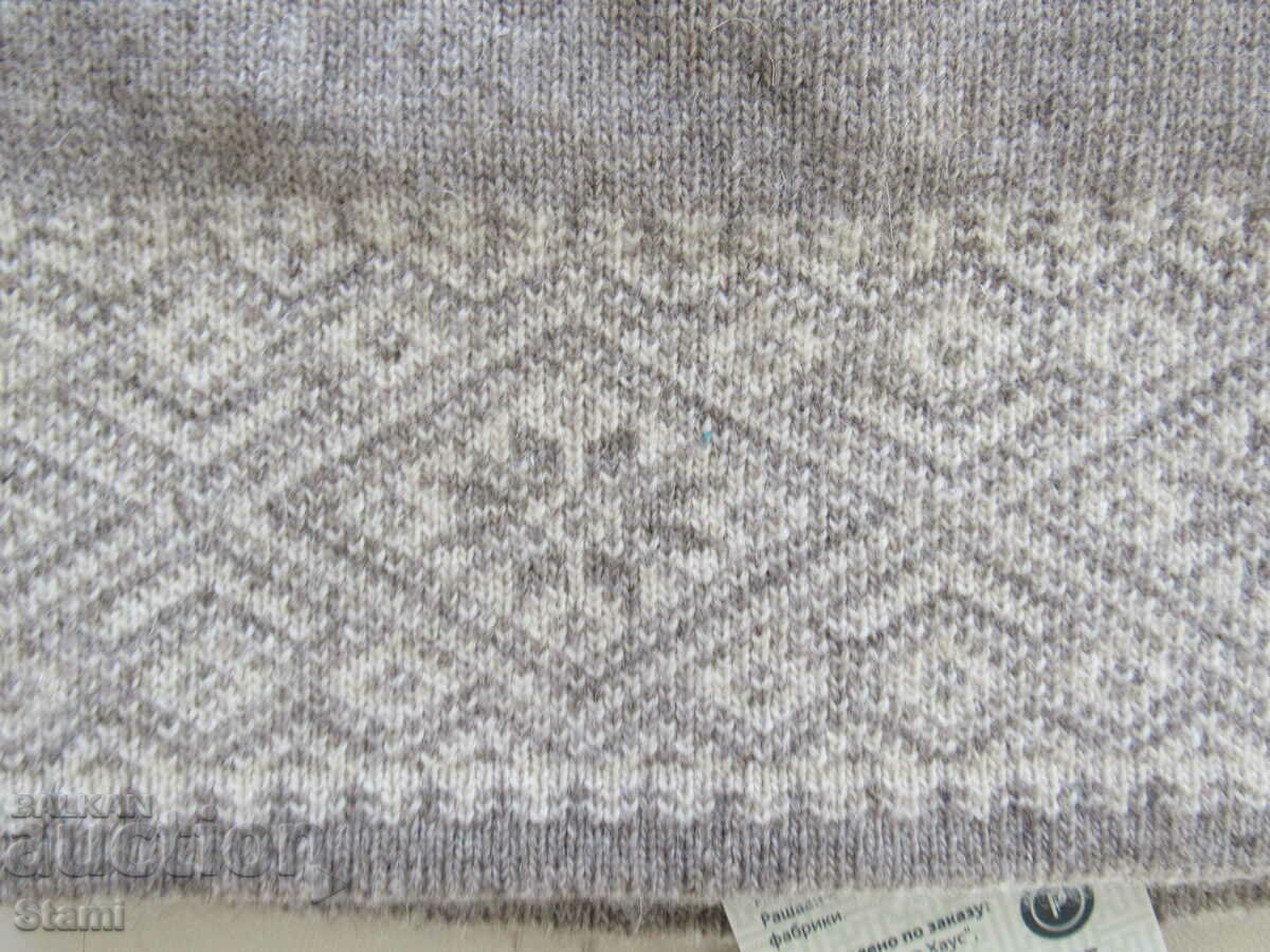 Delivery of Beautiful hat with alpine pattern, 100% organic wool, Mongolia Delivery of Beautiful hat with alpine pattern, 100% organic wool, Mongolia