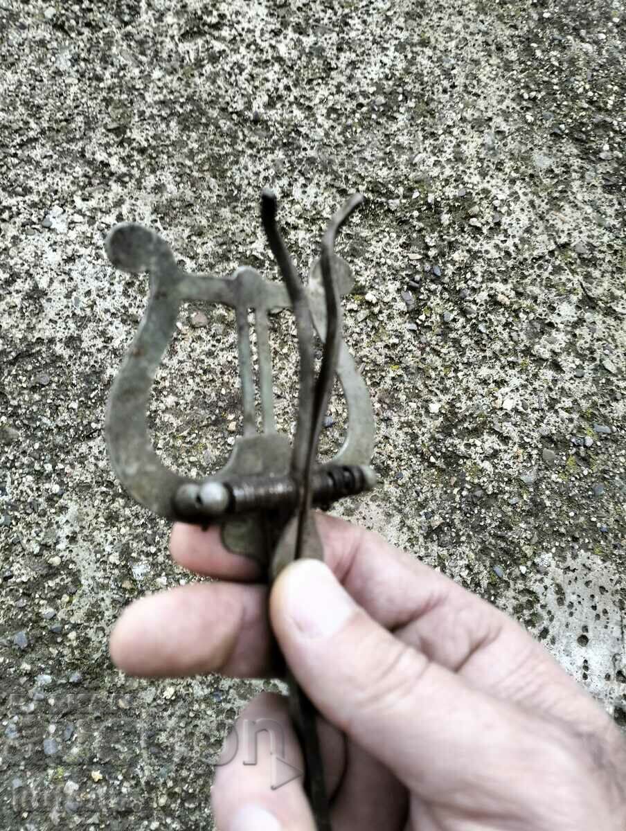 Старинна стойка за ноти с цена € 10.22 | 19.99 лв. Старинна стойка за ноти с цена € 10.22 | 19.99 лв.