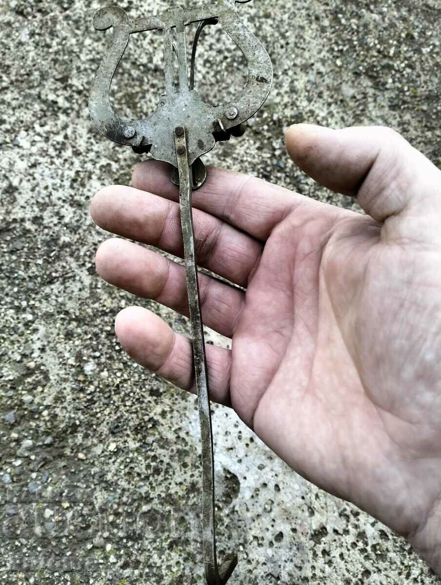 Аукцион Старинна стойка за ноти Аукцион Старинна стойка за ноти