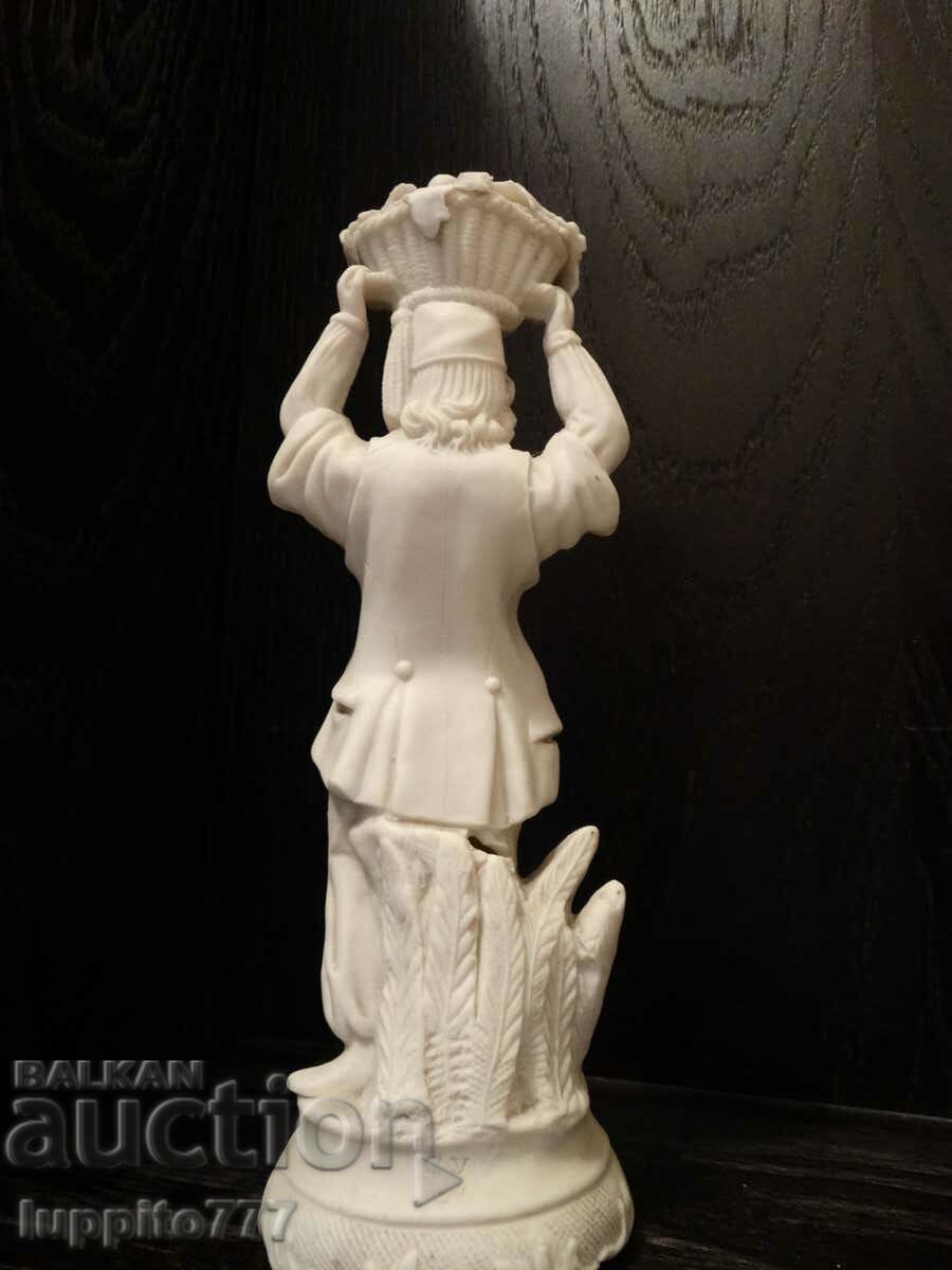 Sculpture statuette of a female figure - 5 Sculpture statuette of a female figure - 5