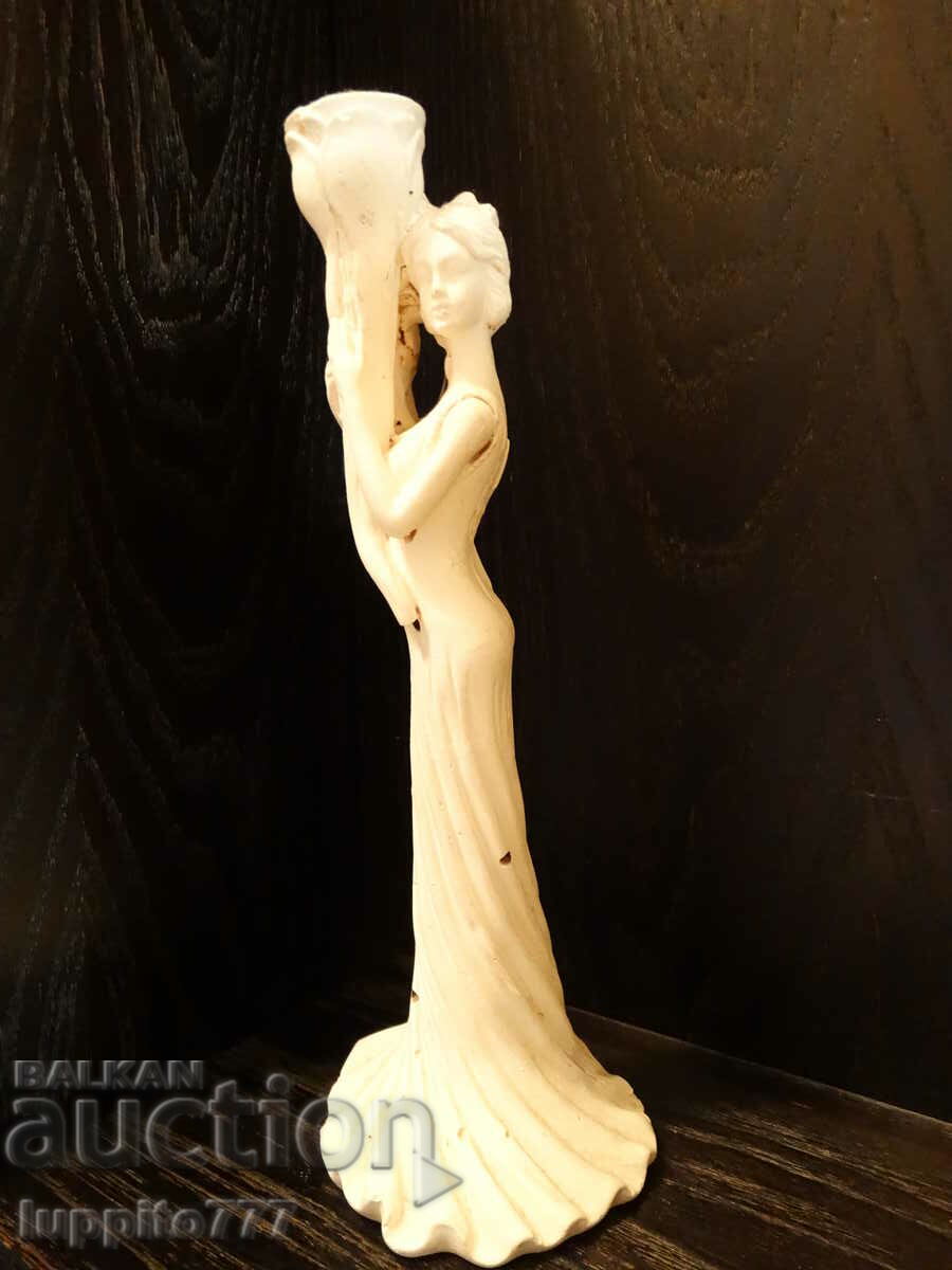 Скулптура статуетка  стилизирана женска фигура