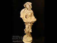 Sculptura statueta figura feminina stilizata