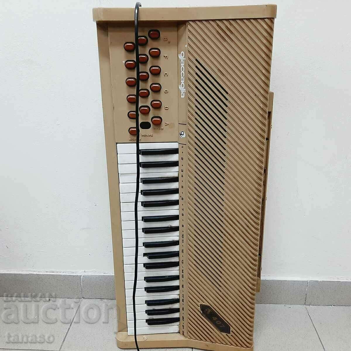 Стара италианска йоника Giaccaglia 407(7.1) с цена € 15.00 | 29.34 лв. Стара италианска йоника Giaccaglia 407(7.1) с цена € 15.00 | 29.34 лв.