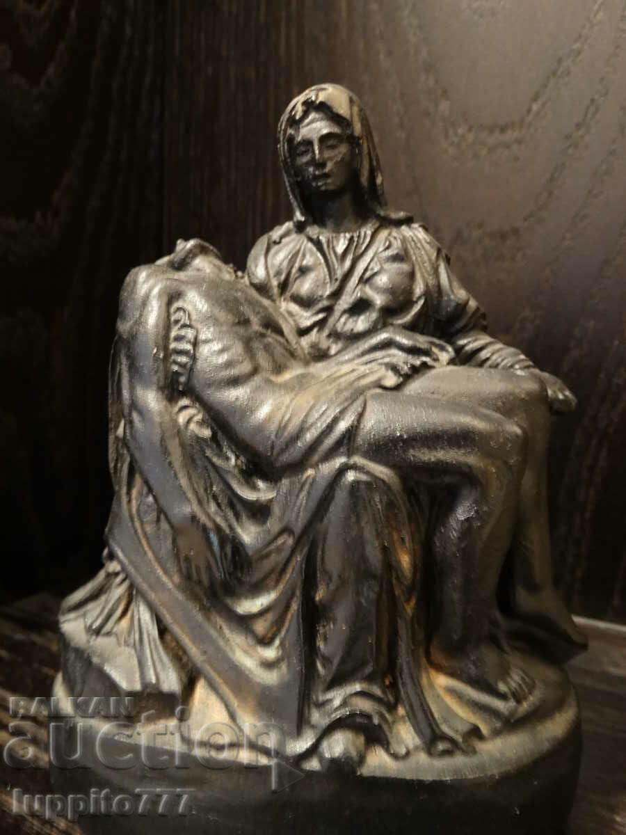 Delivery of Pieta statuette sculpture Delivery of Pieta statuette sculpture