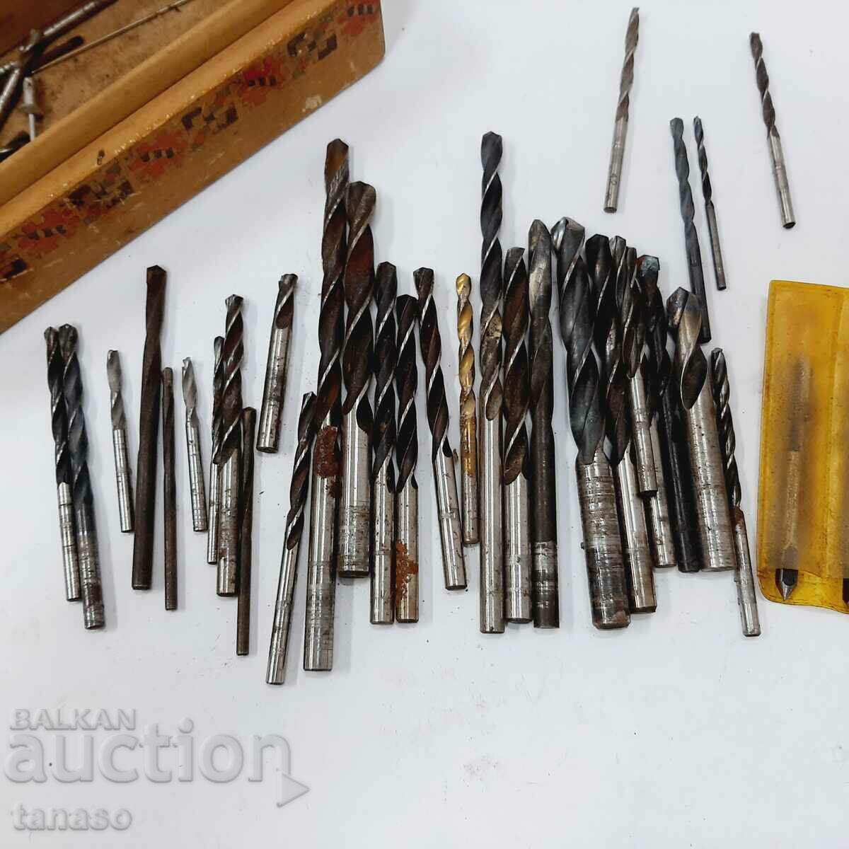 Auction Old drills, drills, taps - over 40 pcs. (7.6) Auction Old drills, drills, taps - over 40 pcs. (7.6)