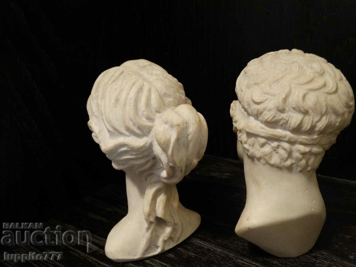 Delivery of Sculpture statuette stylized antique 2 pieces Delivery of Sculpture statuette stylized antique 2 pieces