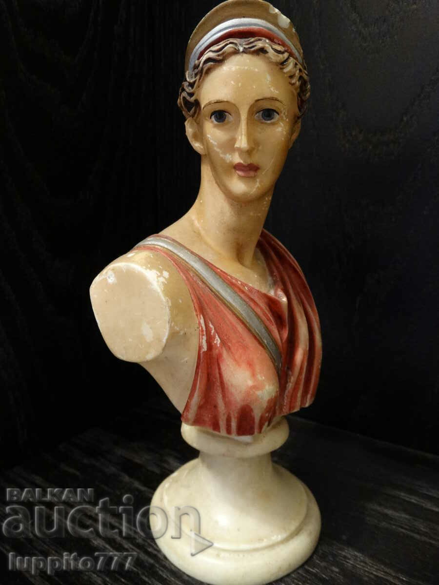 Auction Sculpture statuette of a stylized ancient Goddess Auction Sculpture statuette of a stylized ancient Goddess