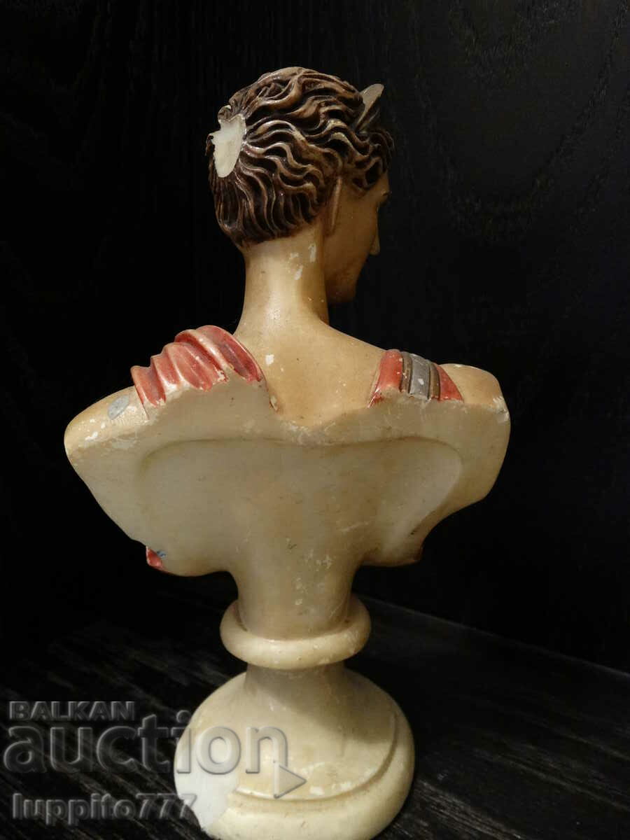 Delivery of Sculpture statuette of a stylized ancient Goddess Delivery of Sculpture statuette of a stylized ancient Goddess