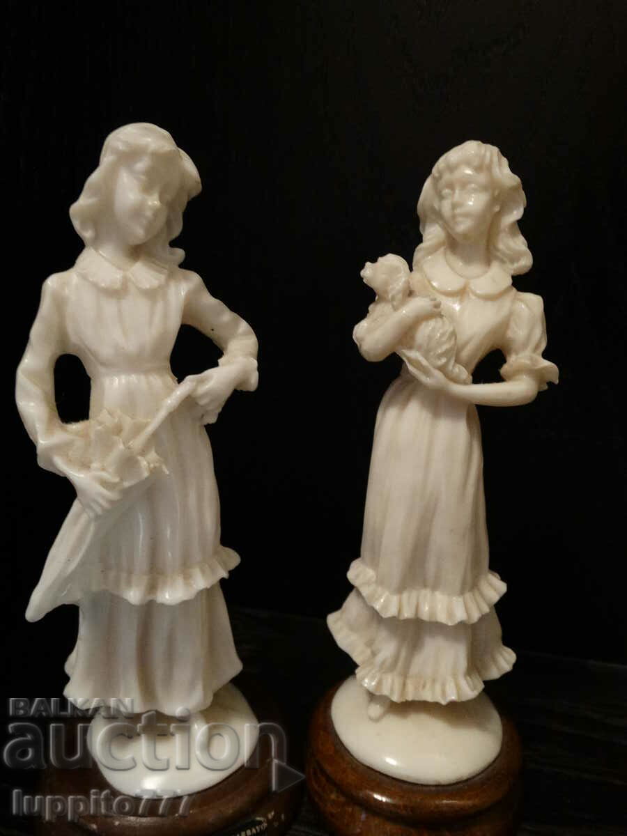 Sculpture figurine of a female figure 2 pieces with price 295.00 BGN | € 150.83 Sculpture figurine of a female figure 2 pieces with price 295.00 BGN | € 150.83