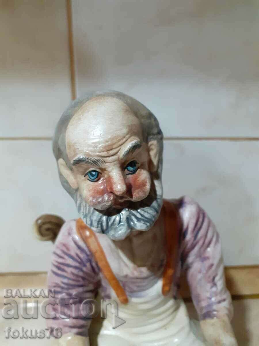 Delivery of A great beautiful cobbler statuette with markings Delivery of A great beautiful cobbler statuette with markings