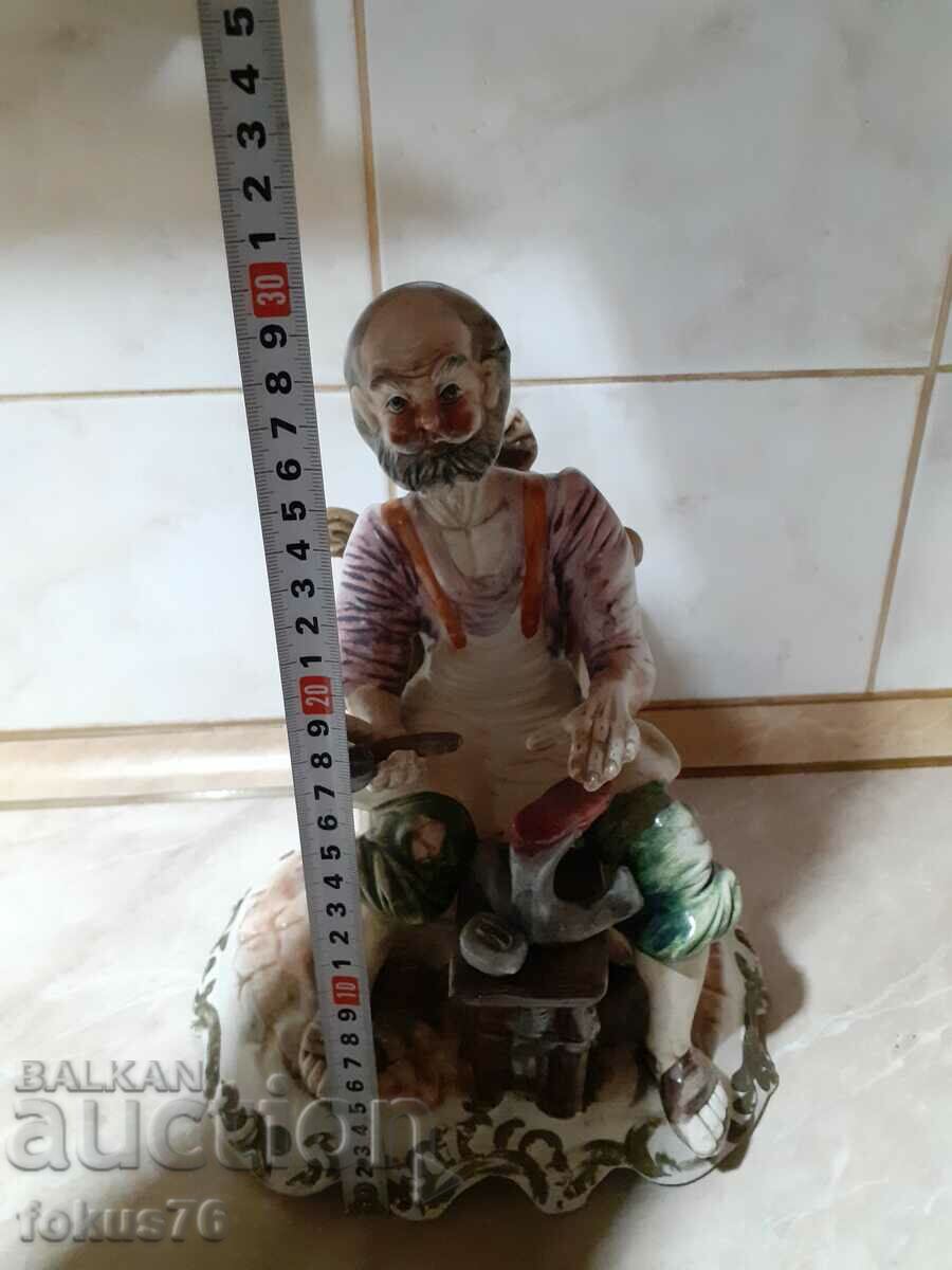 A great beautiful cobbler statuette with markings - 6 A great beautiful cobbler statuette with markings - 6