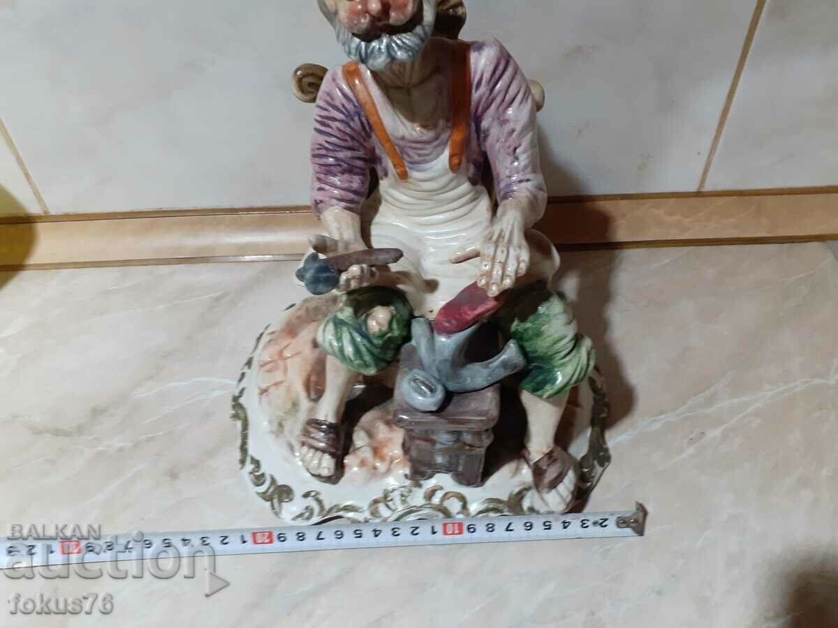 A great beautiful cobbler statuette with markings - 7 A great beautiful cobbler statuette with markings - 7