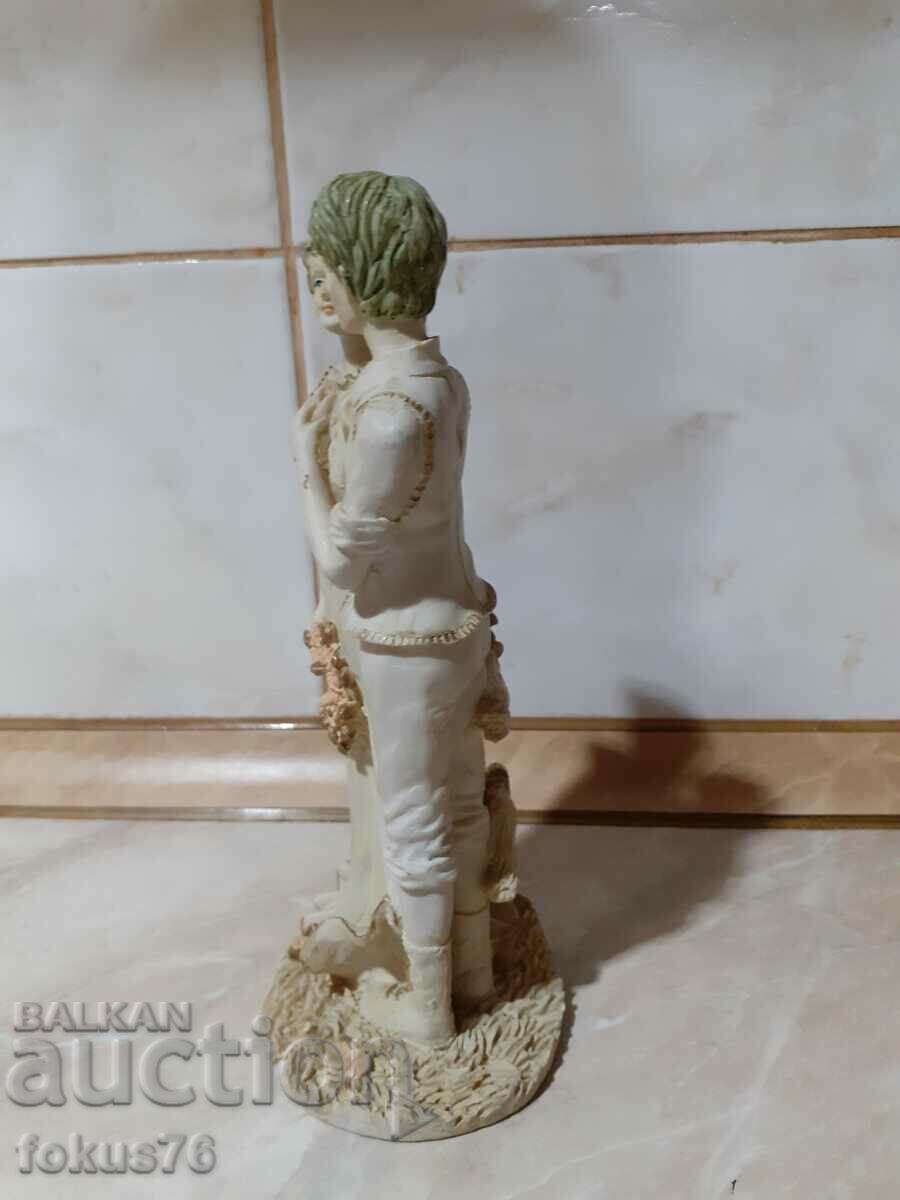 Delivery of A great beautiful figurine of lovers Delivery of A great beautiful figurine of lovers