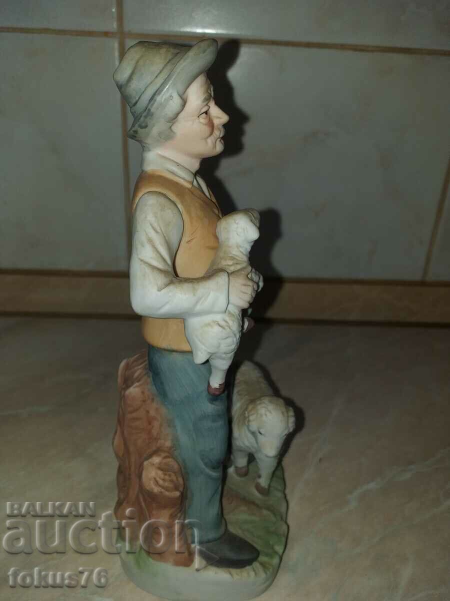 Mare frumoasa statueta figura bunicul cu miei cu preț 65.00 BGN | € 33.23 Mare frumoasa statueta figura bunicul cu miei cu preț 65.00 BGN | € 33.23