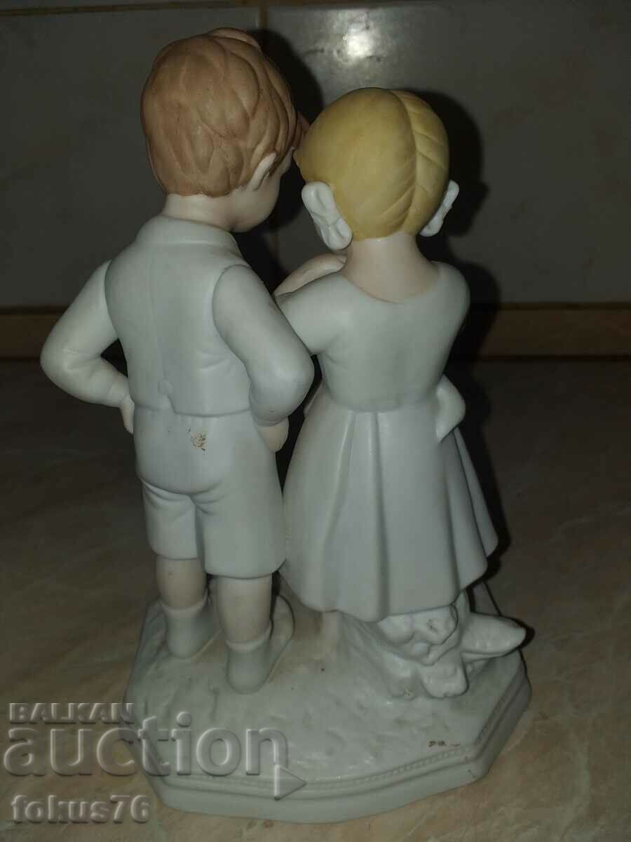 Δημοπρασία Υπέροχο όμορφο ειδώλιο αγόρι και κορίτσι Δημοπρασία Υπέροχο όμορφο ειδώλιο αγόρι και κορίτσι