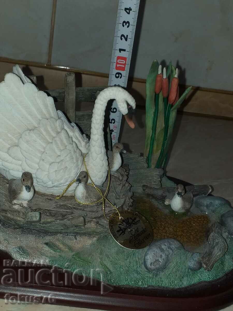 Livrarea O statuetă superbă a unei lebede de Leonardo Livrarea O statuetă superbă a unei lebede de Leonardo