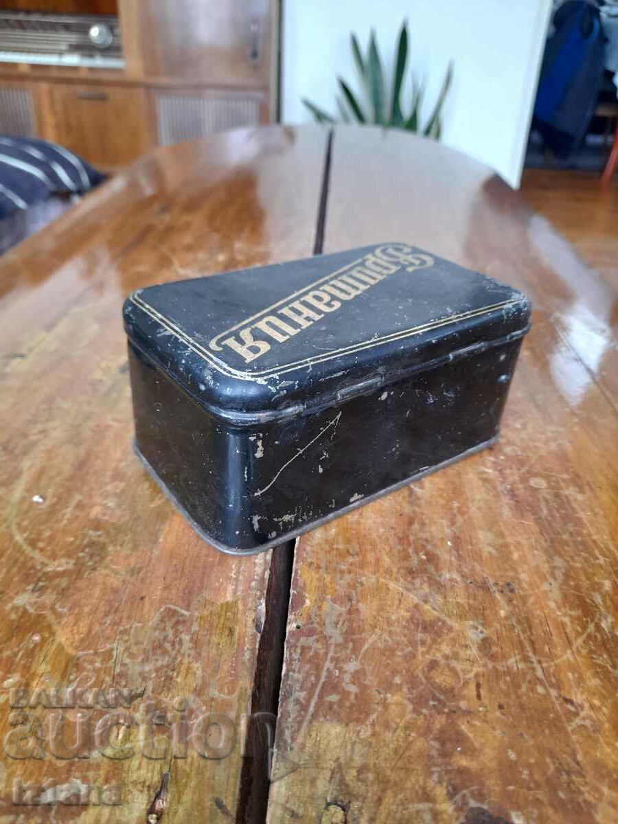 Delivery of Old box, toiletry bag Britain Delivery of Old box, toiletry bag Britain