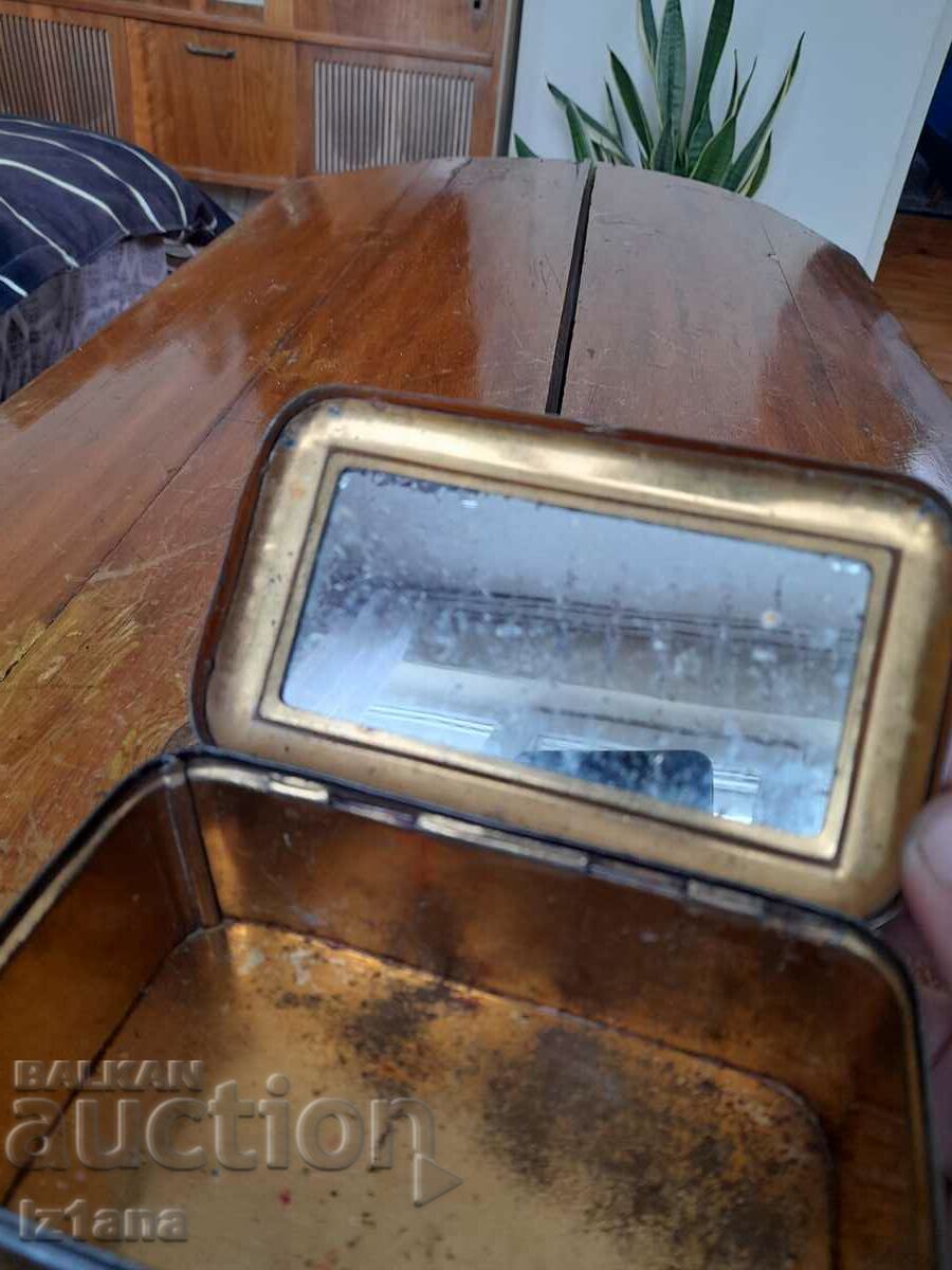 Old box, toiletry bag Britain - 7 Old box, toiletry bag Britain - 7