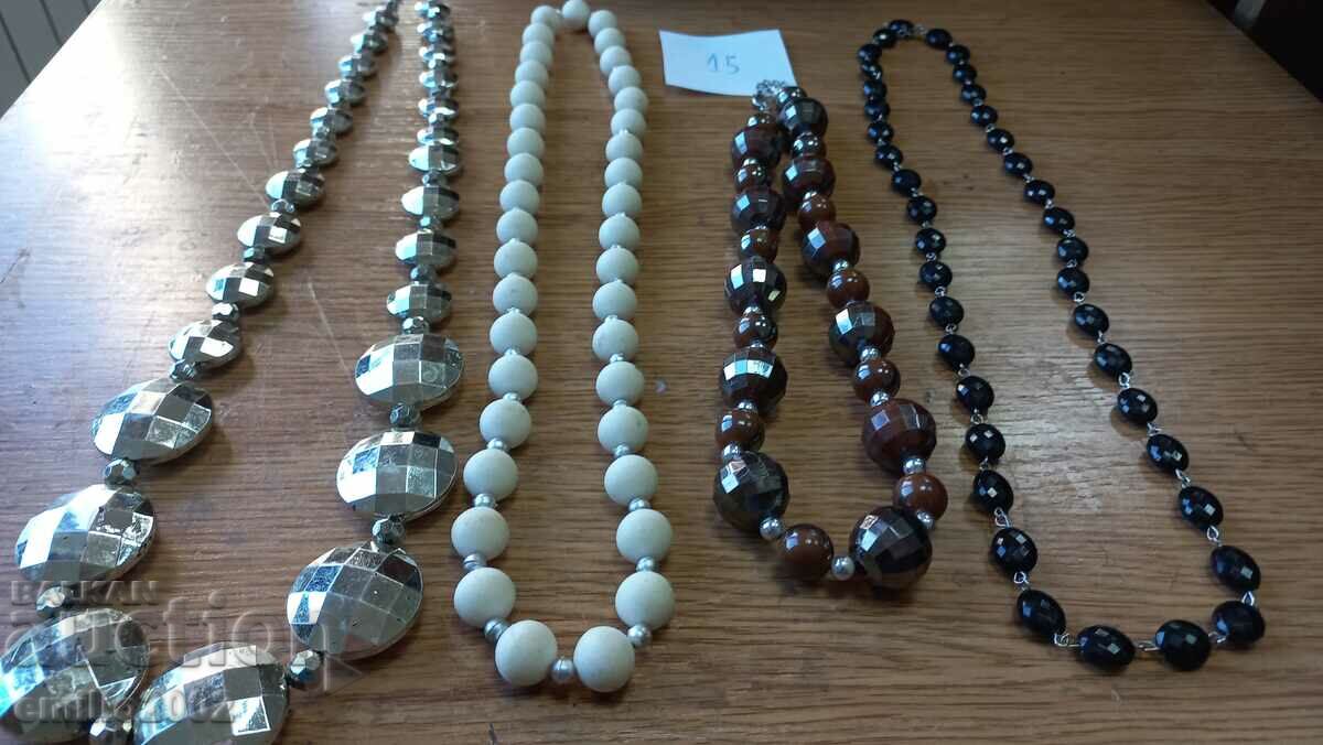 Auction  Jewelery and ornaments lot 15