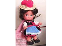 Vintage κούκλα με παραδοσιακή στολή του Μέλανα Δρυμού