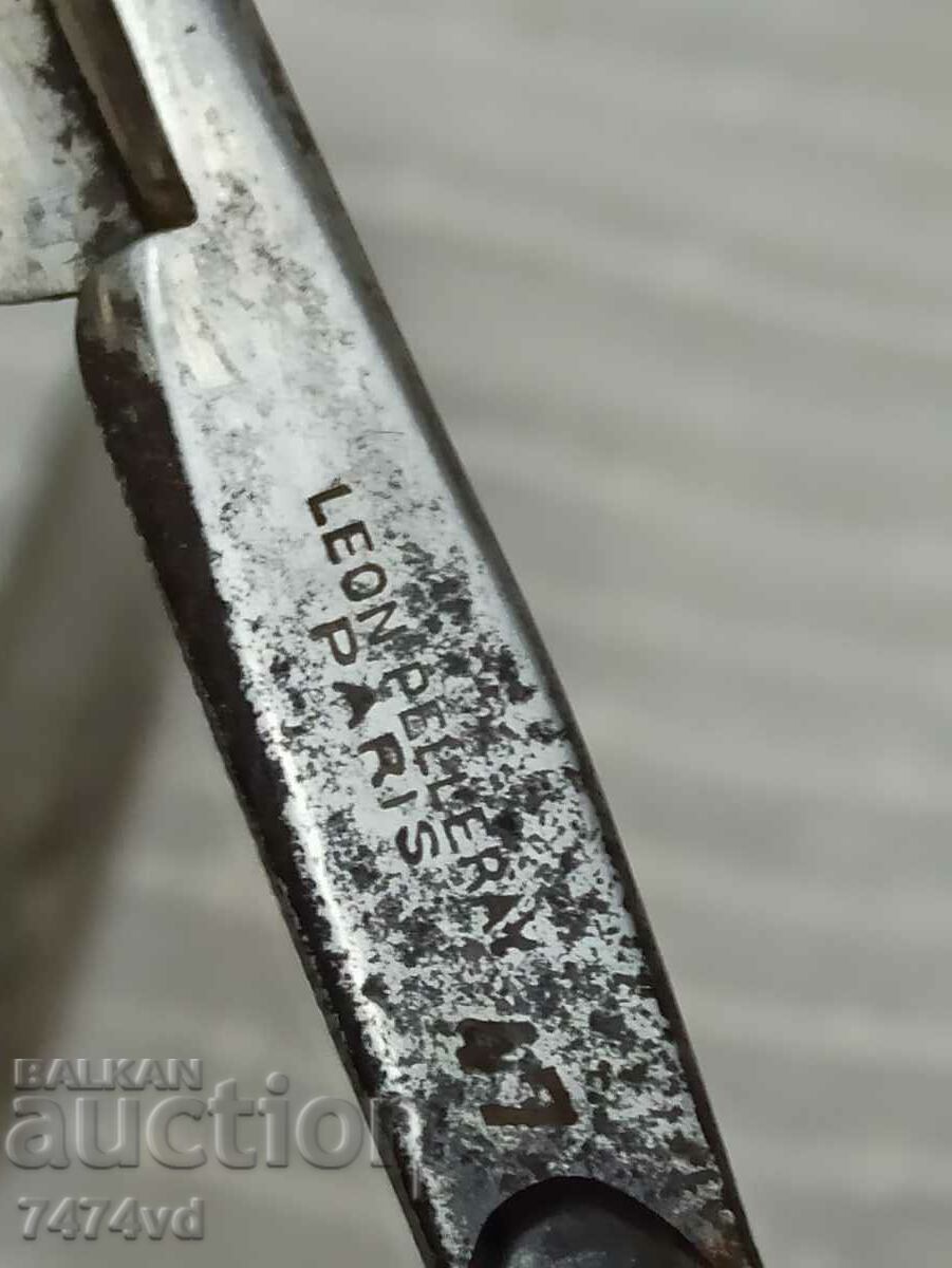 Delivery of OLD BRAND RAZORS 5 PCS