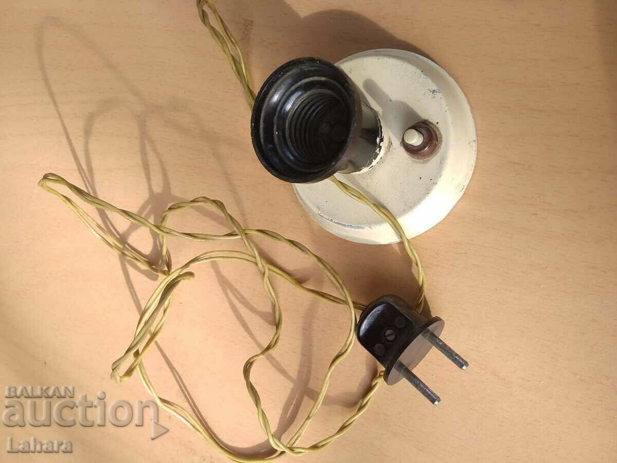 Vintage νυχτερινό φωτιστικό από τα πρώτα πρωτότυπα με τιμή 11.00 BGN | € 5.62 Vintage νυχτερινό φωτιστικό από τα πρώτα πρωτότυπα με τιμή 11.00 BGN | € 5.62