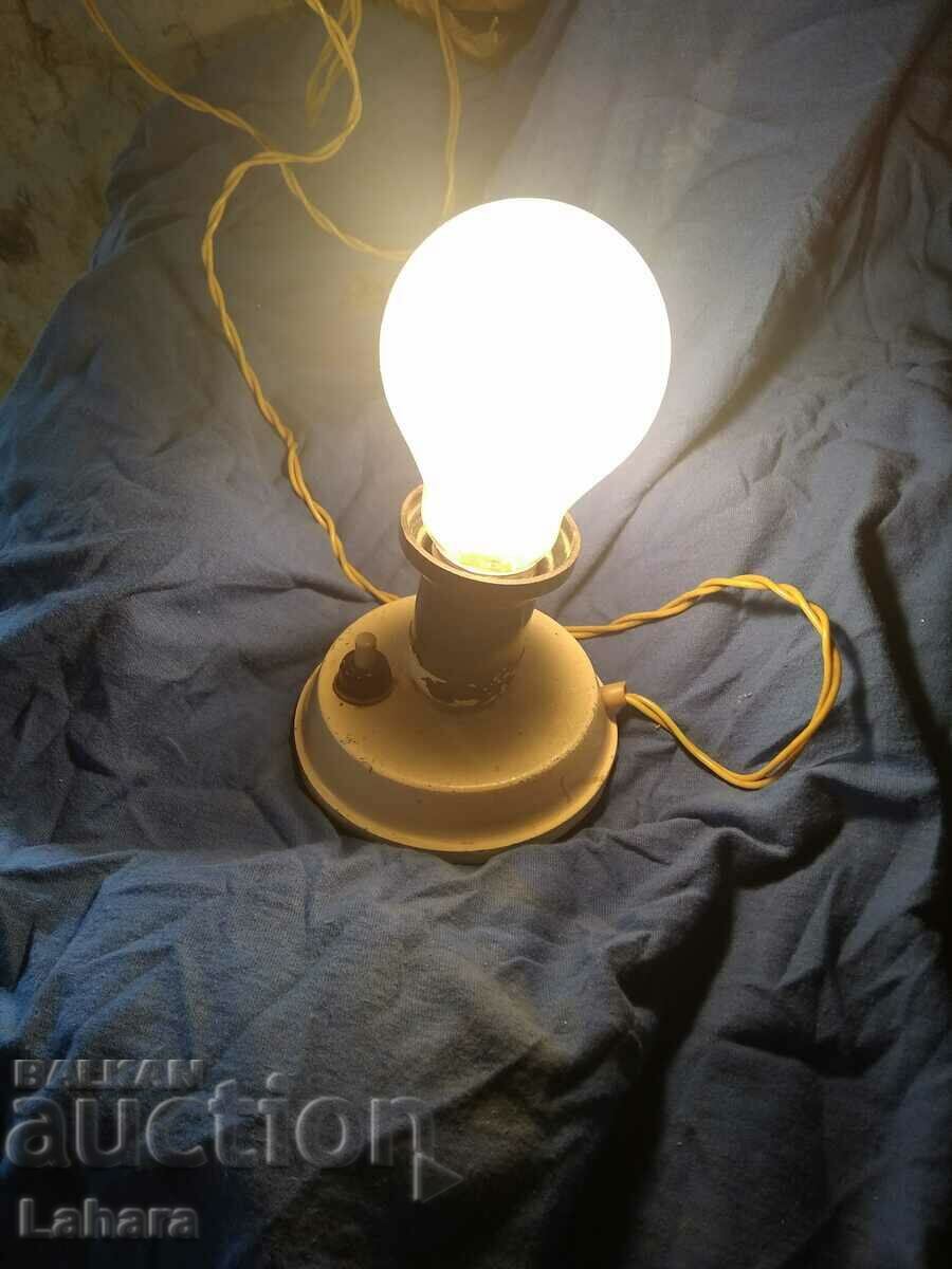 Παράδοση Vintage νυχτερινό φωτιστικό από τα πρώτα πρωτότυπα Παράδοση Vintage νυχτερινό φωτιστικό από τα πρώτα πρωτότυπα