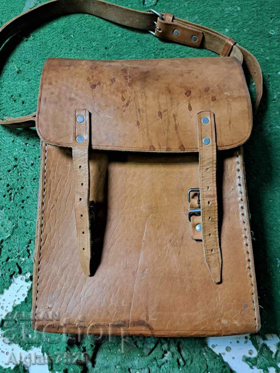 Large leather bag made of genuine leather / calfskin 4.5 mm.