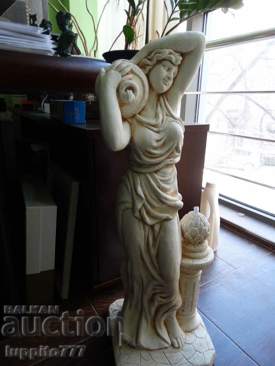 Sculptură stilizată figură feminină realizată manual din beton