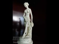 Скулптура статуетка антична  стилизирана фигура на жена