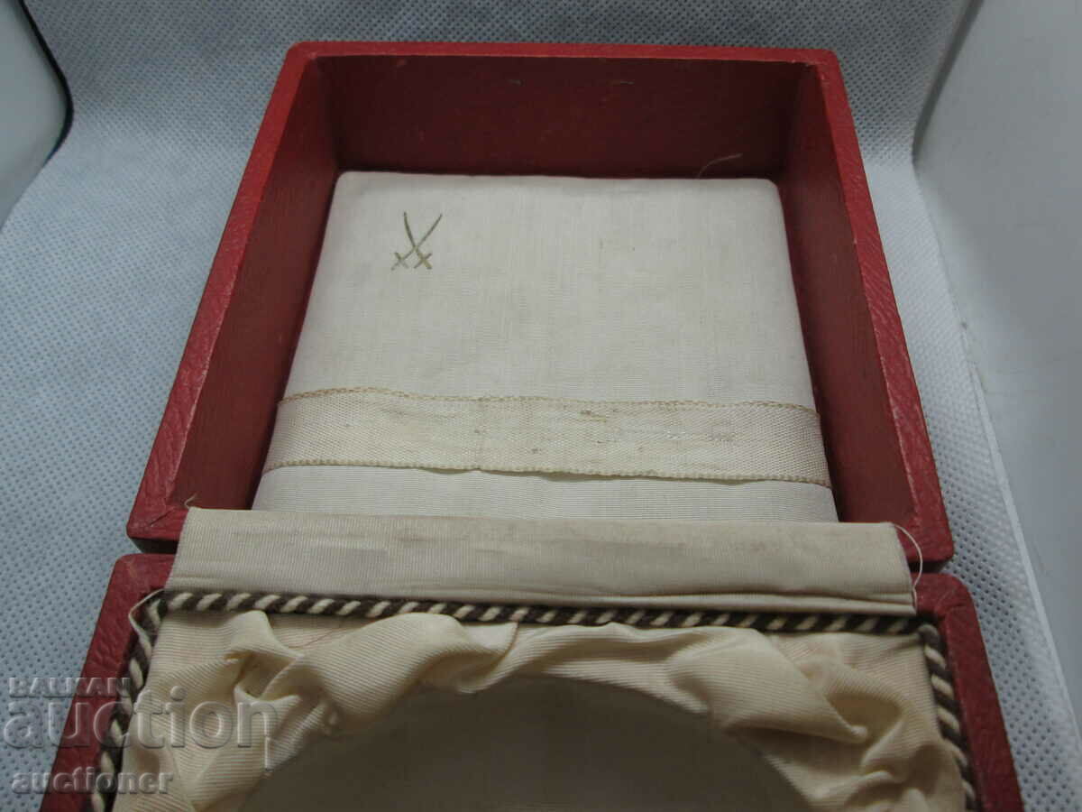 Auction OLD EMPTY BOX FROM MEISSEN Auction OLD EMPTY BOX FROM MEISSEN