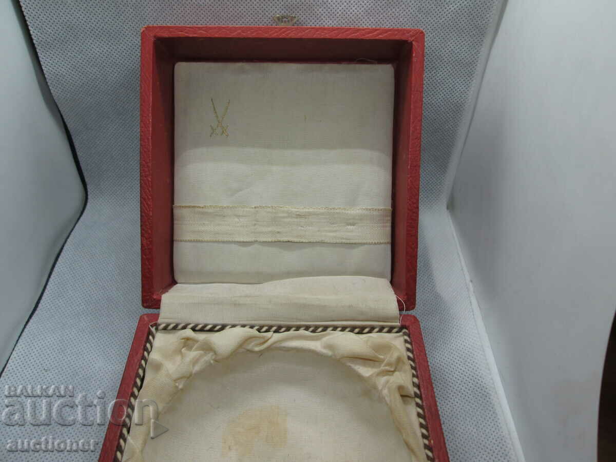 Delivery of OLD EMPTY BOX FROM MEISSEN Delivery of OLD EMPTY BOX FROM MEISSEN