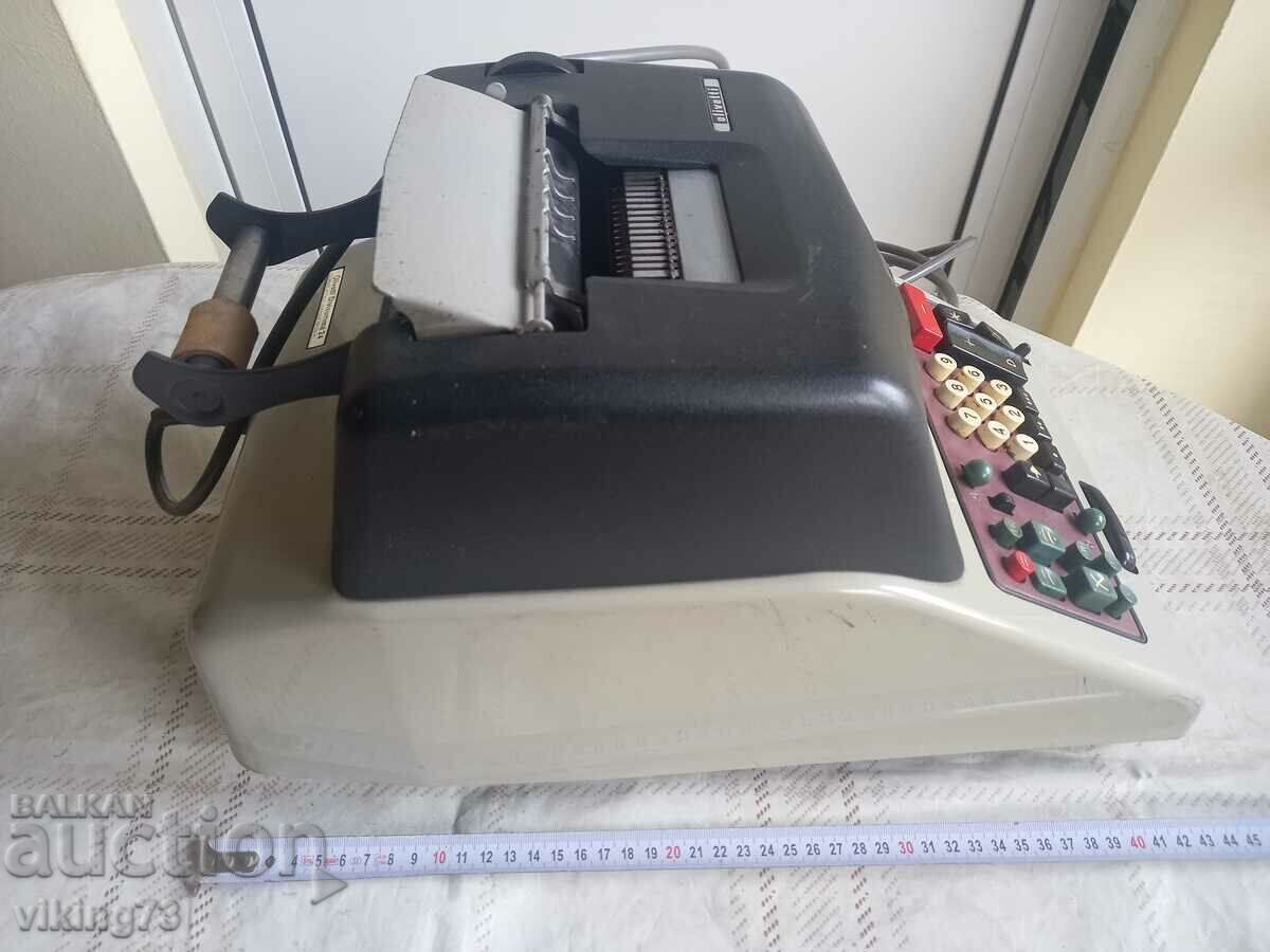 Аукцион Сметачна машина Olivertti Divisumma 24 Аукцион Сметачна машина Olivertti Divisumma 24