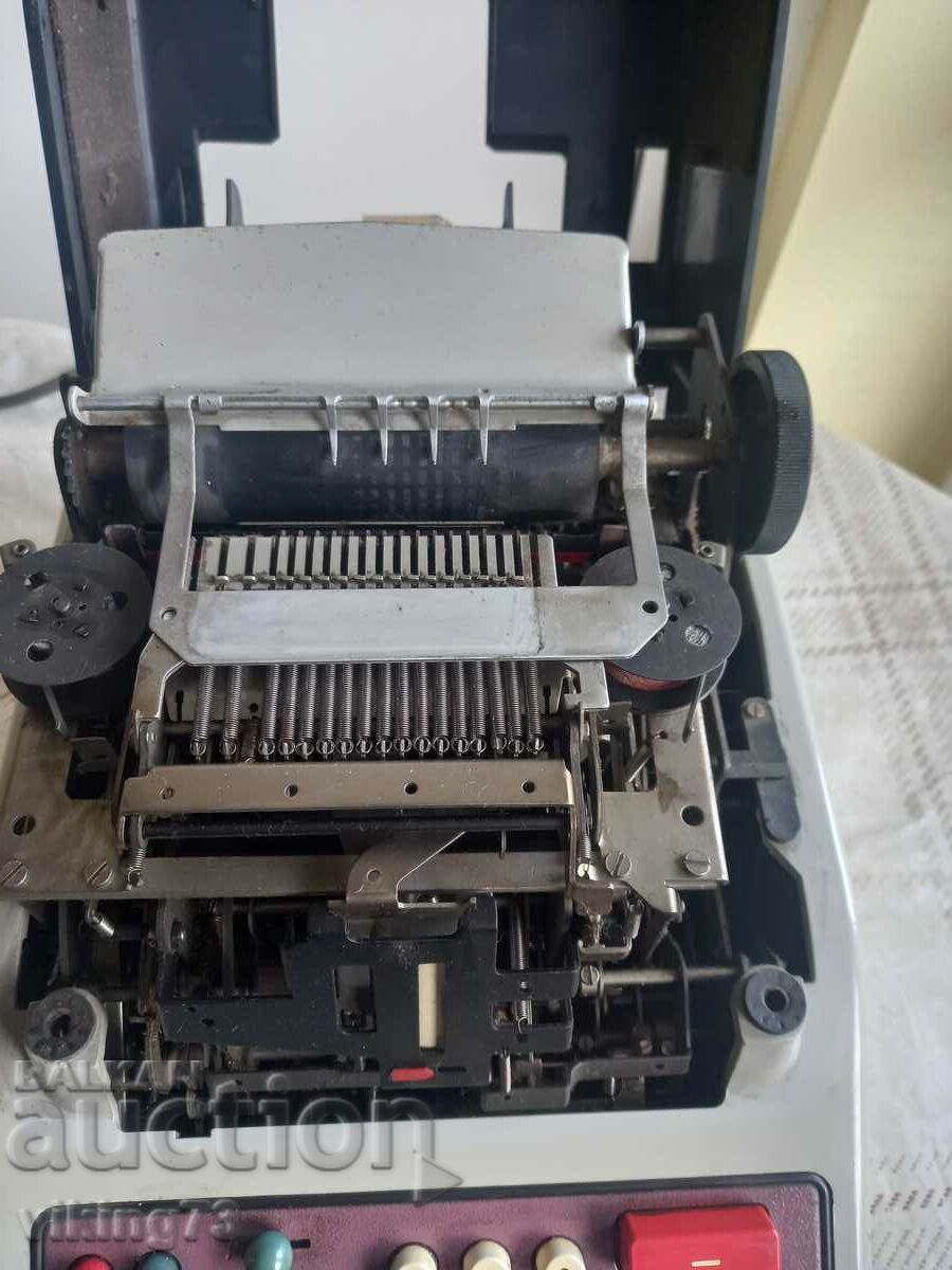 Сметачна машина Olivertti Divisumma 24 - 5 Сметачна машина Olivertti Divisumma 24 - 5