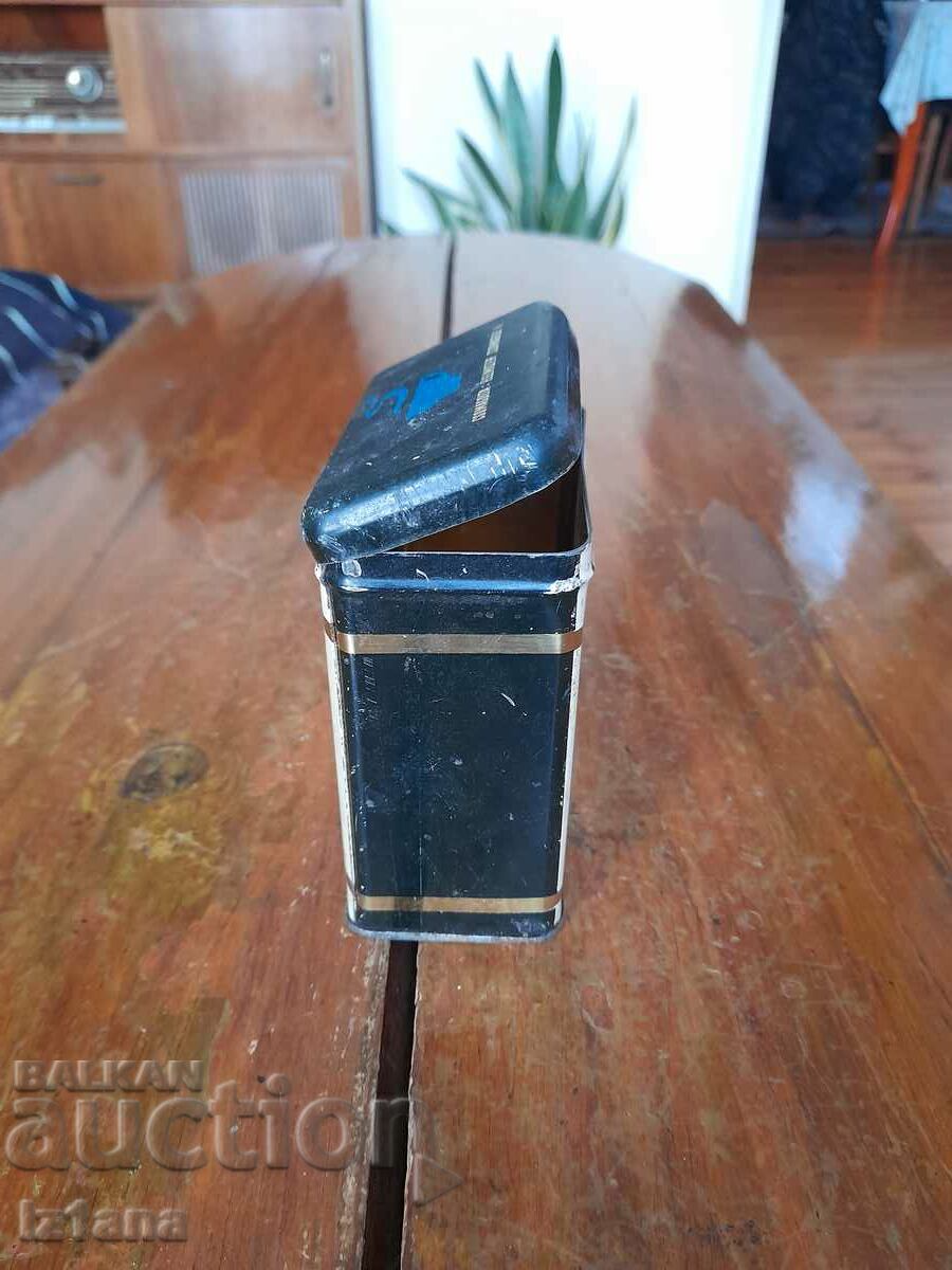 Auction  An old Portkolt Kave coffee can