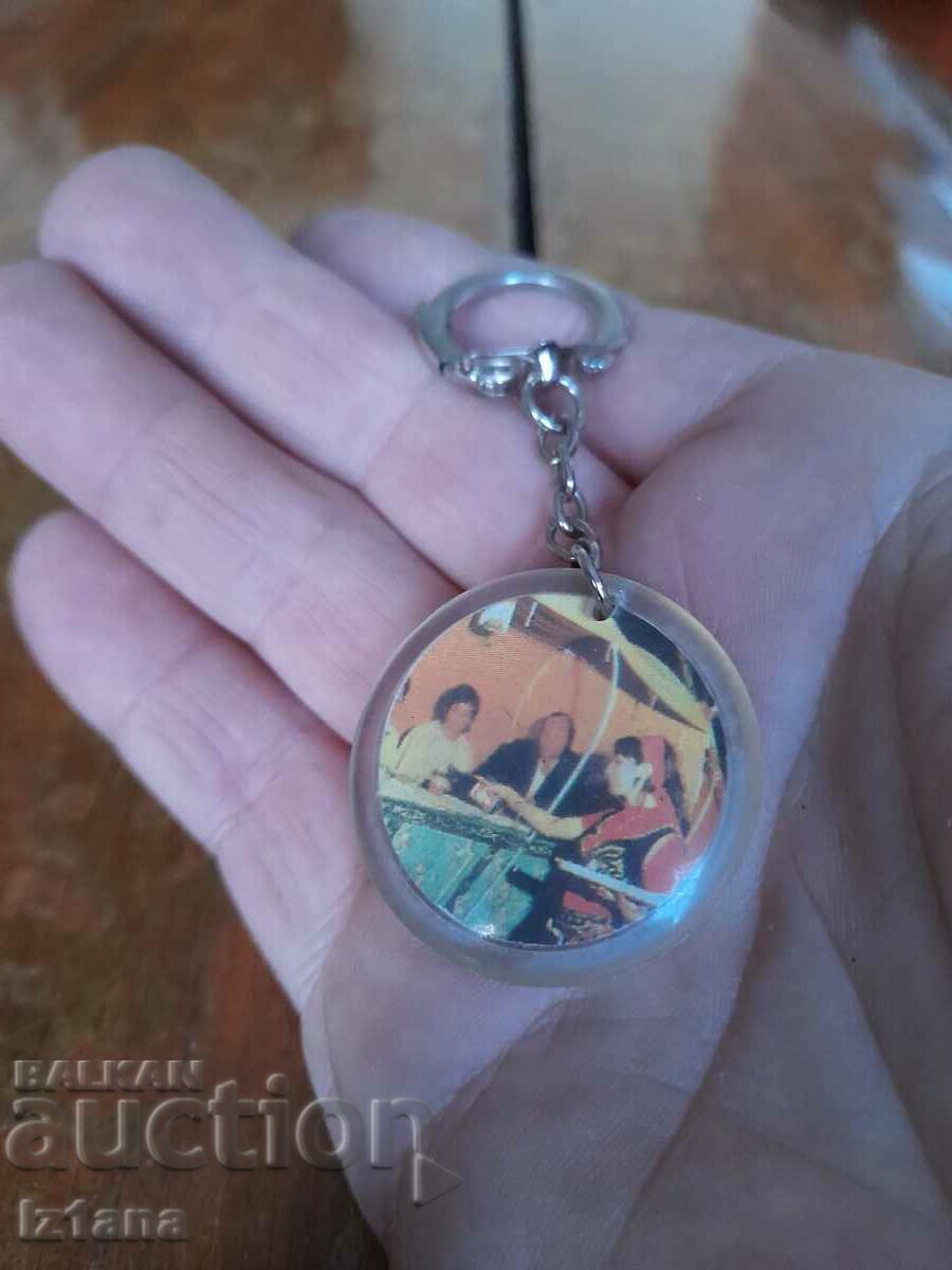 Auction An old key ring Auction An old key ring