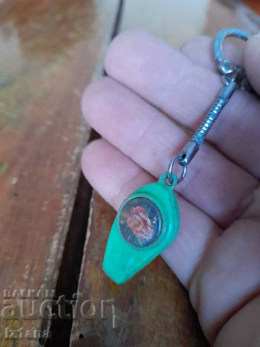 Livrarea Un inel de chei vechi