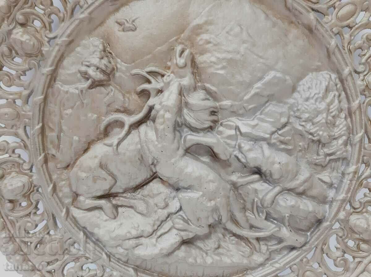 Παλαιό στρογγυλό μεταλλικό γερμανικό ανάγλυφο πάνελ (3.5) με τιμή 75.00 BGN | € 38.35 Παλαιό στρογγυλό μεταλλικό γερμανικό ανάγλυφο πάνελ (3.5) με τιμή 75.00 BGN | € 38.35