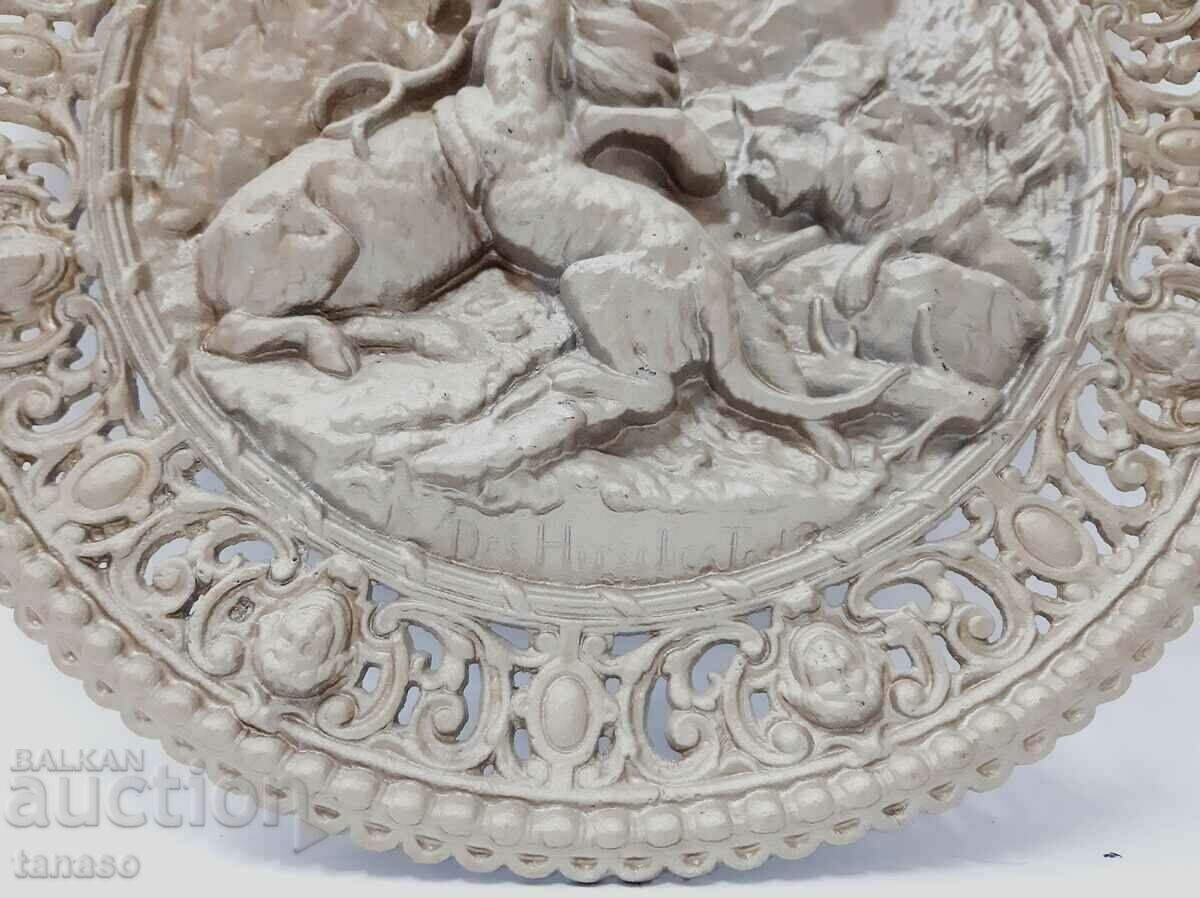 Доставка на Старо кръгло метално немско релефно пано(3.5)