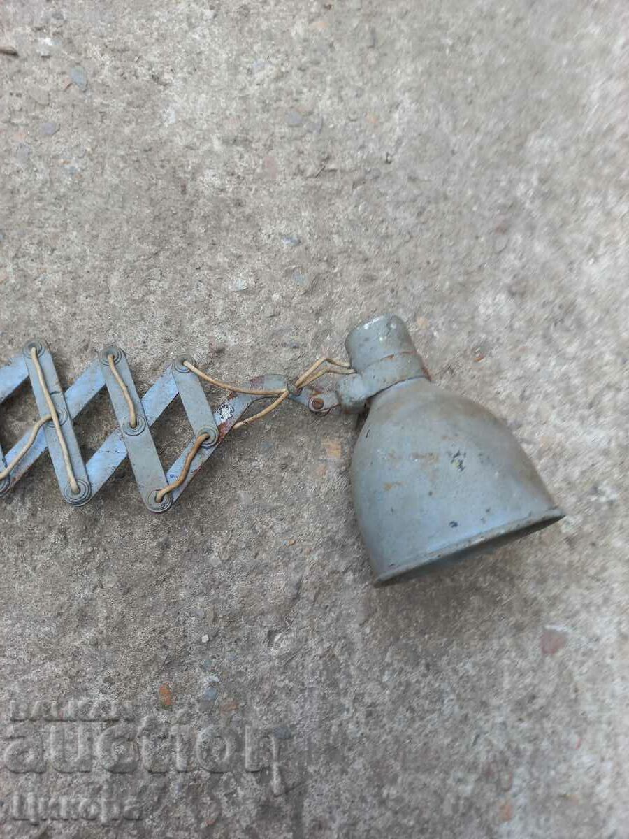 Auction  OLD STRETCH LAMP