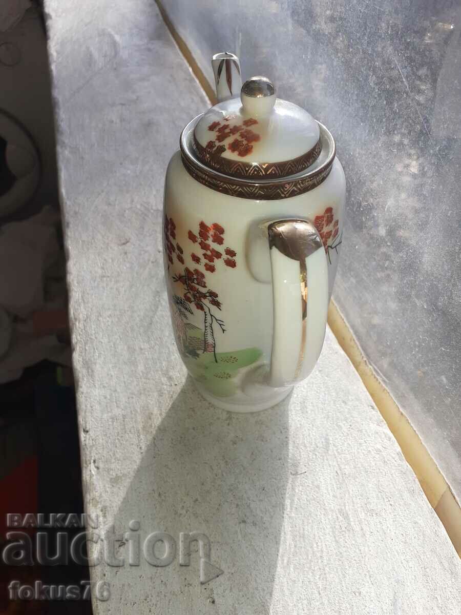 Kutani porcelain teapot Japan with price 79.00 BGN | € 40.39 Kutani porcelain teapot Japan with price 79.00 BGN | € 40.39